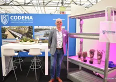 Marcen van Rooien of Codema showcases a new cultivation system particularly for cress. The lightning is supplied by Philips.